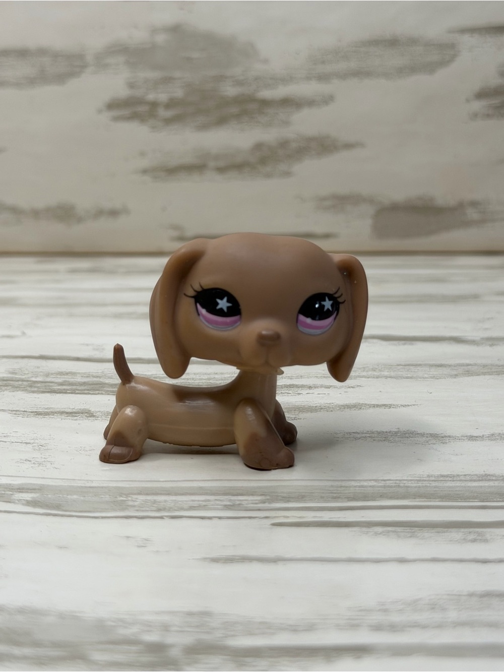 Littlest Pet Shop #932 Brown Dachshund Dog Pink Star Eyes Hasbro LPS Authentic